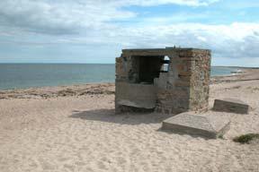 Most searchlight bunkers have a garage beneath where the lamp could be serviced and garaged during the day, but at Rethoville no trace of a garage can be