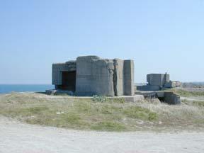 Néville sur Mer (Blankensee) The Kriegsmarine batterie situated right on the Point de Néville, was as close to the sea as
