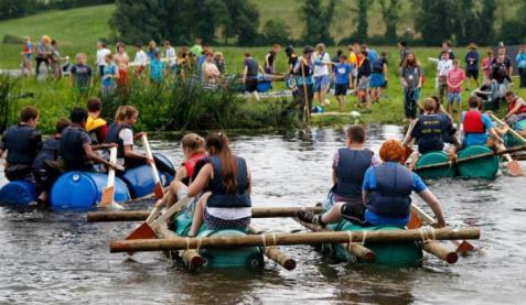 Raft Building Designs The Activity: Design and build a raft Activity Type: Patrol Activity Troop Activity Roles: Activity Leaders Quartermaster First Aider/Safety Person The Crean Award: Discovery: