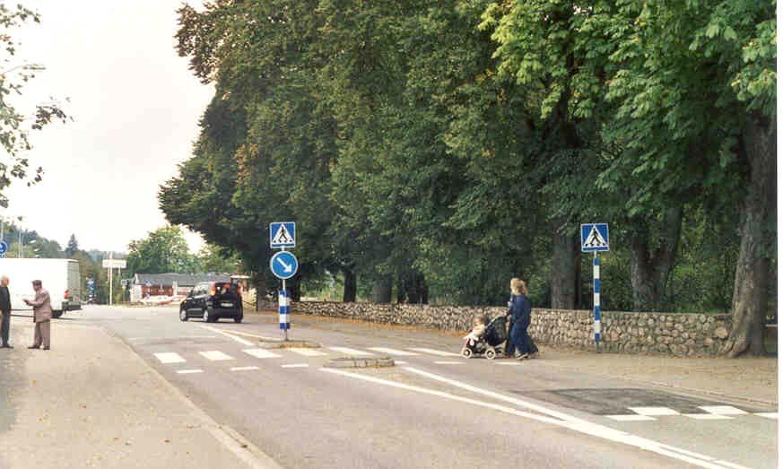 Figure 4: Crossing site with cycle passage on Hultagatan looking west. Figure 5: Diagram of crossing with cycle passage on Hultagatan.