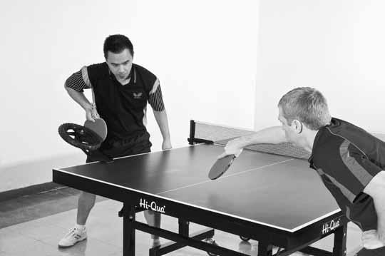 Table Tennis: Steps to Success The easiest way to return a sidespin serve is to stop your opponent s spin by contacting the correct side of the ball.