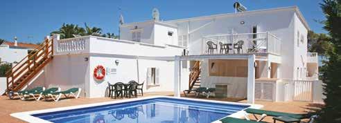 These simply furnished villas have 1 double and 2 twin bedrooms, 2 shower rooms, a kitchen and lounge.