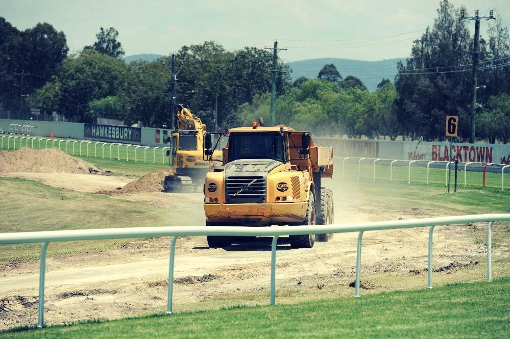 Groundbreaking first steps down a new track The rejuvenated vision of the club to introduce a state of the art training track for Hawkesbury took the first step towards its realisation with works on