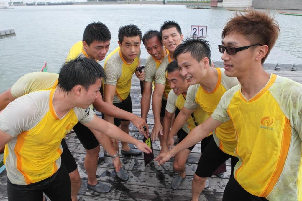 P002: GEG dragon boat teams