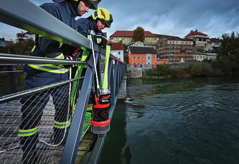 NAUTILUS submersible pump - Rosenbauer Powerful and flexible: even dirty water is pumped out virtually without residue.