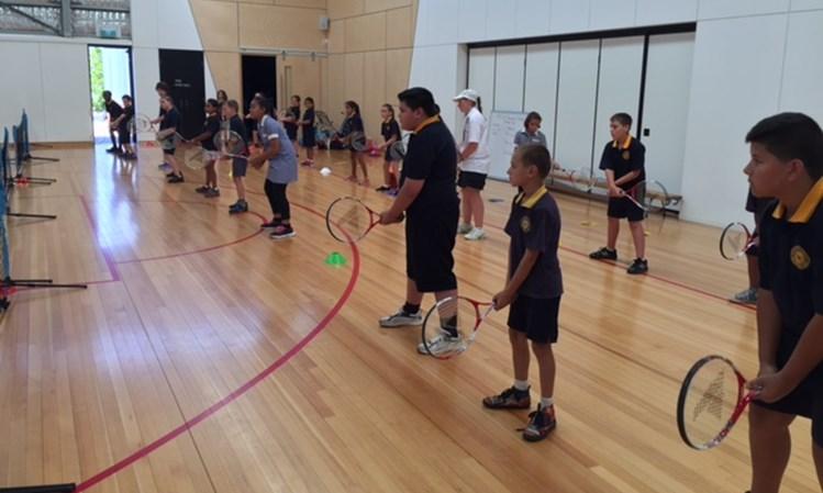 During week 4 students were encouraged to play a more controlled shot as well as trying to create a rally when playing doubles with a partner or in singles format.