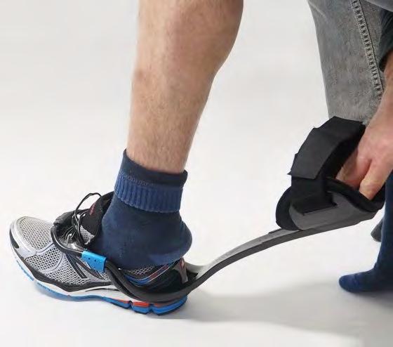 1 Install the orthotic on the shoe, open the calf band, loosenshoe laces and open