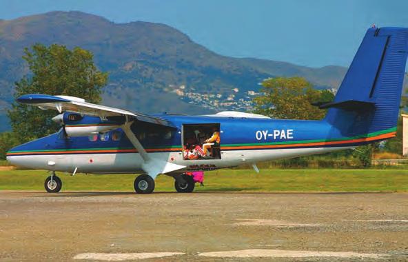 3 Twin Otter (Fig 8): the left-hand Instructor will observe the spot and climb out the door.