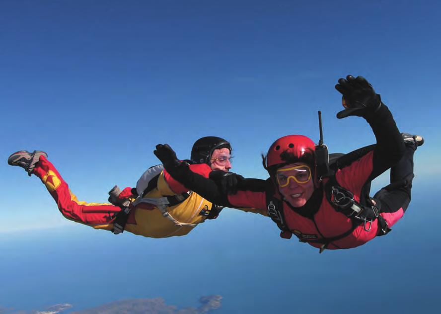 LEVEL IV 10.6 STABLE FREEFALL AND TURNS 10.6.1 From this moment on we will continue jumping with only one Instructor.