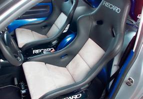 Sit relaxed and enjoy the result. RECARO is using the practical experience it has gathered from professional motorsport and ergonomic seat construction to develop chairs for the office environment.