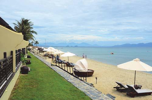 inthelasttwentyyearsbeachhotelswerebuiltnearthefamouscuadai beach to provide luxury resorts for tourists.