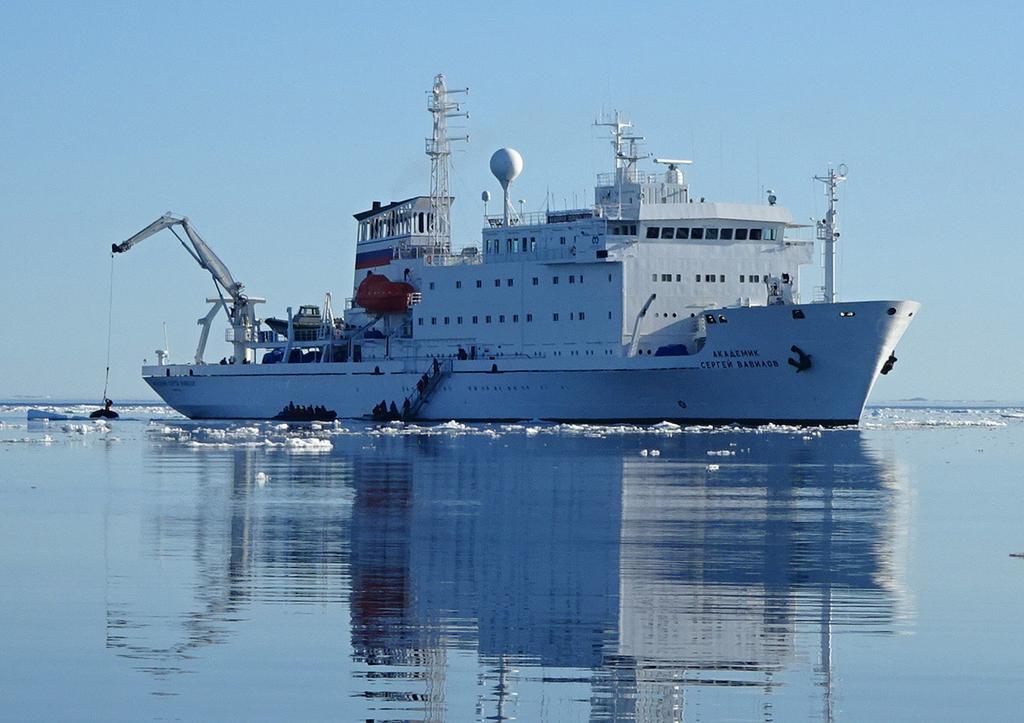 THE RIGHT SHIP = THE BEST EXPERIENCE Akademik Sergey Vavilov (One Ocean Voyager) The Akademik Sergey Vavilov is the perfect ship for exploring Greenland and Canada's Arctic region.
