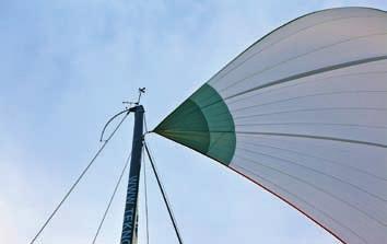 Quick sail handling with barber haulers f the halyards Being able to change the spinnaker set from fractional to masthead in a few seconds can be crucial f the racing sail.