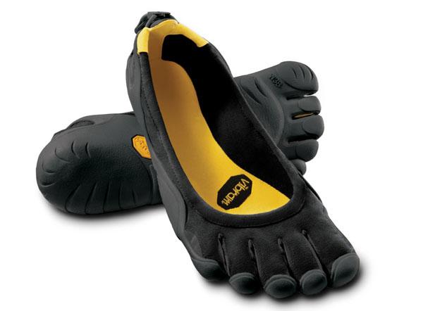 values and foot mechanics were largely dependent on whether the subjects wore shoes or not, or were wearing minimalist footwear such as the Vibram FiveFingers (Figure 1). Figure 1.