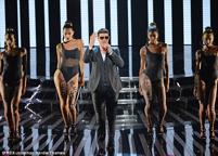 In 2013 Elizabeth loved working with Robin Thicke on his very slick performances of 'Blurred Lines' on the UK
