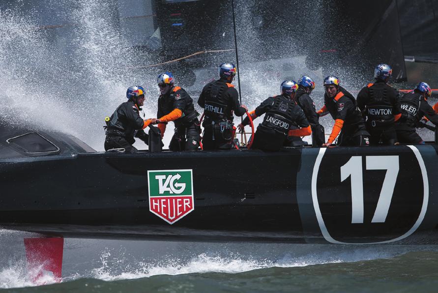 ORACLE TEAM USA / Photo: Guilain Grenier Due to a short time frame to design, test, and manufacture the AC72, ORACLE TEAM USA s design team benefited from using the 3DEXPERIENCE Platform during