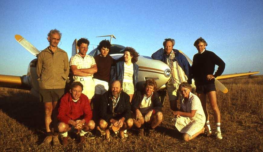 DRY SEASON METEOROLOGY OF NORTHERN AUSTRALIA 3 Figure 3. Participants of the 1979 Morning Glory expedition. From left to right: standing: Reg.