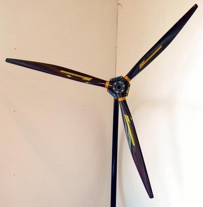 DUC PROPELLER CARACTERISTICS PROPELLERS : This propeller is available in : Two-bladed, Three-bladed. Diameter : 1400 à 1745 mm.