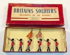 Lot 2292 Britains: Set # 2084 Colour Party of the Scots Guards 2 standard bearers with