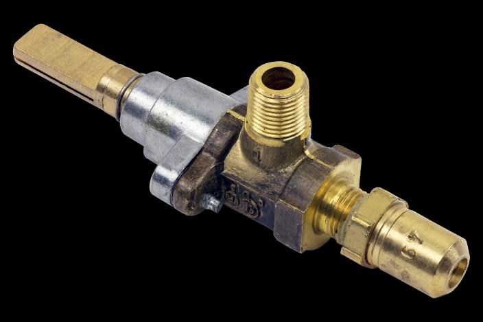 ) 302107 Brass POL with Black Hand Wheel Connector Only