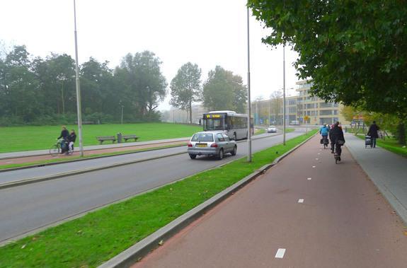 Buffered bicycle lane with barrier or pavement markings