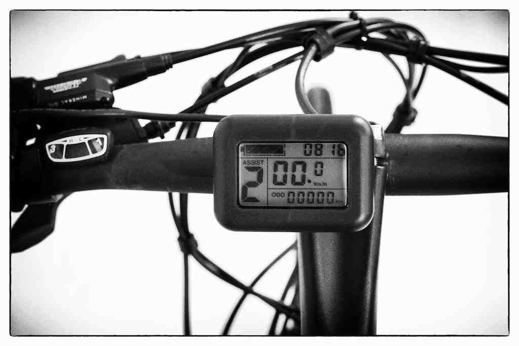 ION PEDAL ASSIST SYSTEM The intuitive LCD display offers riders a simple and complete display of key information.