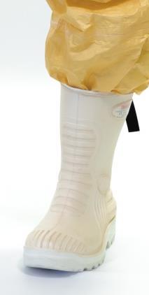 Critical aspects of the safe use of personal protective equipment TECHNICAL DOCUMENT 3.2 Foot protection There are two options for foot protection: Boots or clogs.