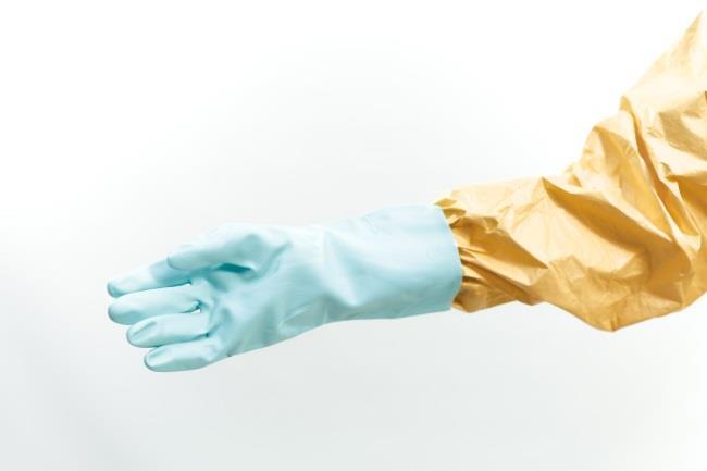 Critical aspects of the safe use of personal protective equipment TECHNICAL DOCUMENT Did you know? Gloves need to fit! The photos below show gloves (surgical and heavy duty) which are too big.