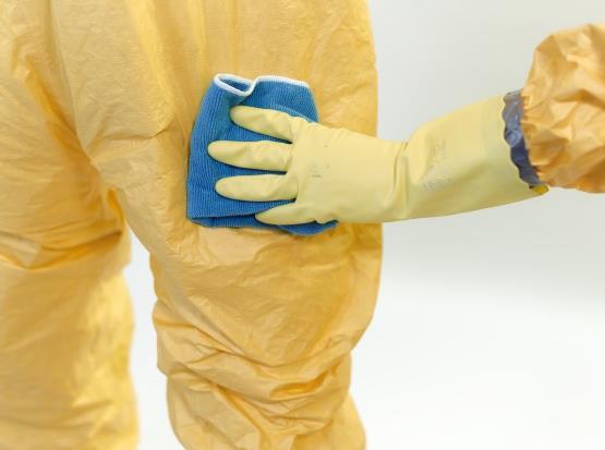 TECHNICAL DOCUMENT Critical aspects of the safe use of personal protective equipment Helpful hint After splashes with body fluids, the PPE user first takes off the apron (if worn) after which he or