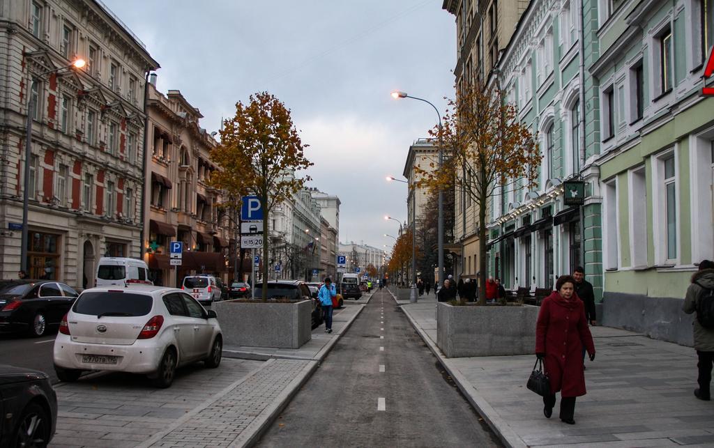 Bicycle infrastructure becomes an essential part of city reconstruction programs Neglinnaya street Through reducing the width of car lanes and reorganization of space the introduction of 2-way bike
