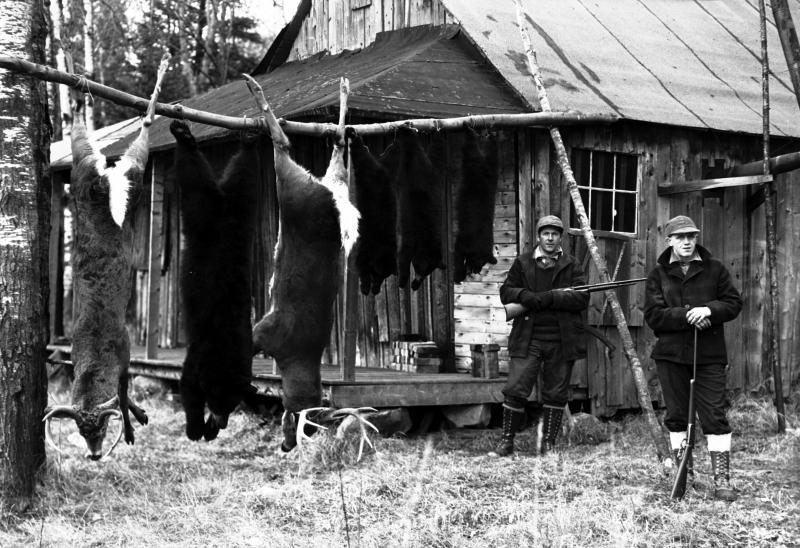 Wow. Looks like we aren t the only ones who had some luck. (LS07069) This 1935 picture highlights the success of a couple of hunters at the Barre Hunting Club.