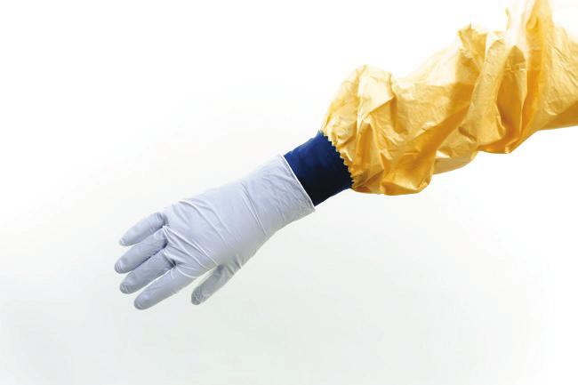 This makes it easier to change gloves. The outer pair of gloves should be adapted to the tasks that the PPE user has to perform.