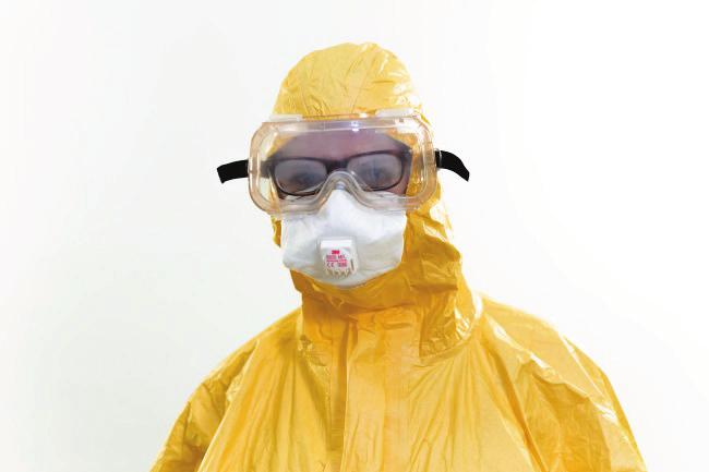 TECHNICAL DOCUMENT Safe use of PPE in the treatment of infectious diseases of high consequence Practical hint Glasses can be worn under the goggles if the seal fit is fully preserved.