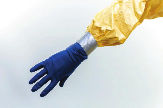 Safe use of PPE in the treatment of infectious diseases of high consequence TECHNICAL DOCUMENT Step 5: Hand protection Double gloving can be seen as a well-balanced approach between the needs for