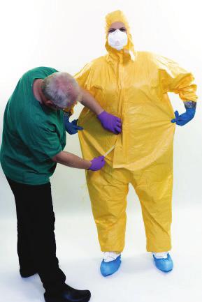 The PPE user can stretch loose parts of the coverall to avoid pressure on sensitive body areas and to facilitate a smooth sealing of the flaps.