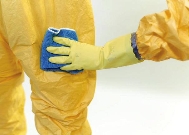 TECHNICAL DOCUMENT Safe use of PPE in the treatment of infectious diseases of high consequence Step 3: Removing the outer gloves