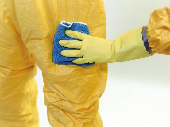 Safe use of PPE in the treatment of infectious diseases of high consequence TECHNICAL DOCUMENT Practical hint After splashes with bodily fluids, the PPE user first takes off the apron (if worn) after