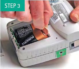 If your pump contains a plastic tab between the batteries, pull up on the tab until the batteries can be removed.