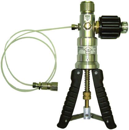 Dimensions in mm (in) CPG1500 without protective rubber cap Pneumatic hand test pump model CPP30 1 2 3 4 5 1 G ½ female
