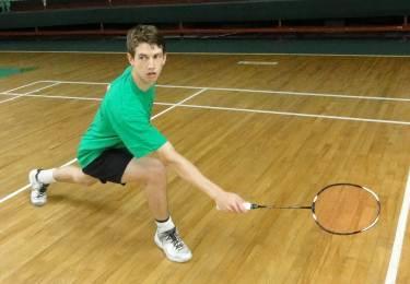 body position, Use of split step Early racket preparation, grip change Single step or pivot onto none racket leg for wider strokes Shuttle close to body Sideways lunge onto non-racket leg F Feeder