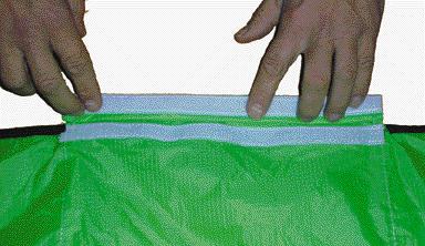 Arc with Velcro seal/flap Method 1: Place small heaps of sand on the trailing edge and lie your kite down with its trailing edge towards