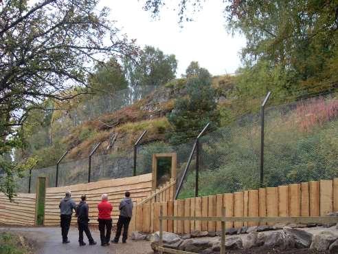 23 One zoo s approach: The double slide channel between the snow leopard and markhor exhibits