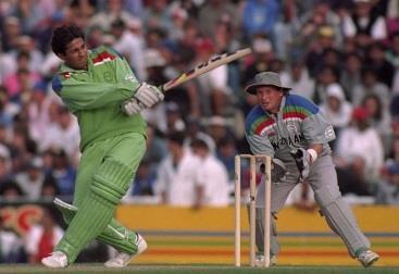 The 1992 World Cup was the first to feature colored player clothing, white cricket balls and black sightscreens with a