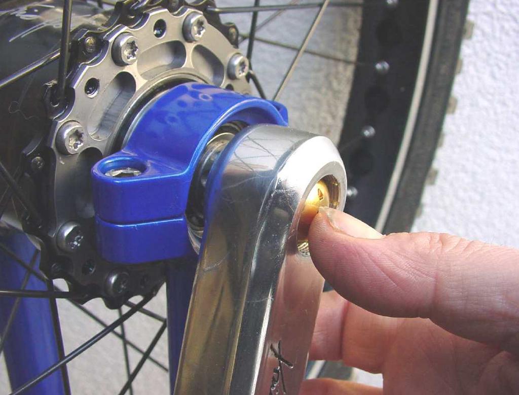 Put an axle bolt and gear shift button into the hole of the (uninstalled) crank and check that there is enough space.