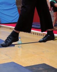 2/ WALKING ON THE WIRE To begin, all techniques should be practised on the floor.