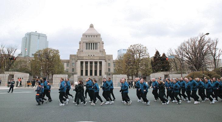 Torch runners passing in front of the Diet Building in Tokyo.