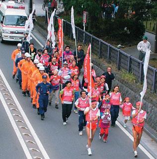 Torch Runs respective prefectures and municipalities. Each sector of the Torch Run was about 500 meters, with runners with disabilities taking the lead, escorted by 20 to 30 people.
