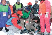 in Snow Total 49 31 29 52 60 221 Main Contents Under the guidance of noted athletes, participants experienced snow sports