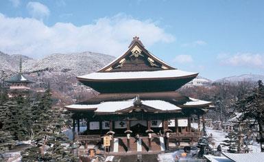 the Olympics into the future Nagano, a city of dream, a meeting pot, a community of tranquility." Mayor of Nagano City, Shoichi Washizawa Zenkoji s A time-honored temple and the symbol of Nagano City.