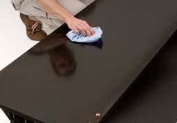 Note: If you are installing a new belt, the deck must be flipped to a new unused surface or a new deck must be installed. 2. Clean the deck. Wipe the deck with a soft, dry cloth. 3.